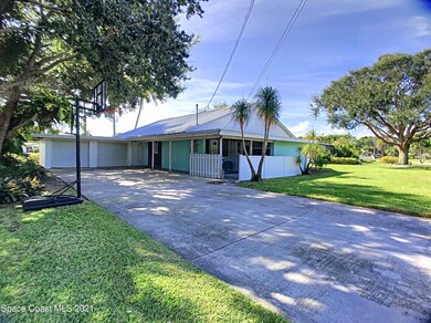 spacious front yard
