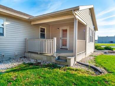 411 Eastown Dr, Wapakoneta, OH 45895 - photo 4