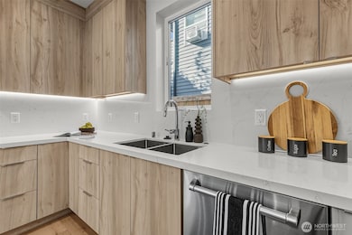 8314 28th Ave NE, Seattle, WA 98115 - photo 7