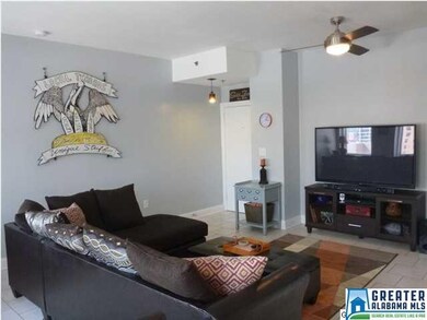 LARGE Living room!!