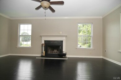 715 Bach Ct, Freemansburg, PA 18017 - photo 4