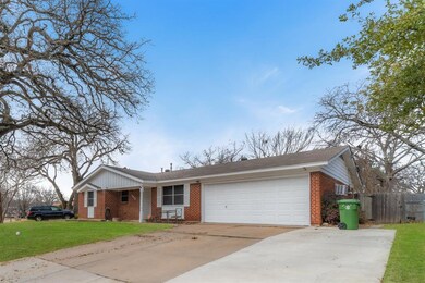 513 E Redbud Dr, Hurst, TX 76053 - photo 2