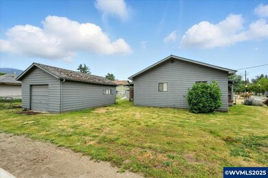 410 SW Broadway St, Mill City, OR 97360 - photo 5