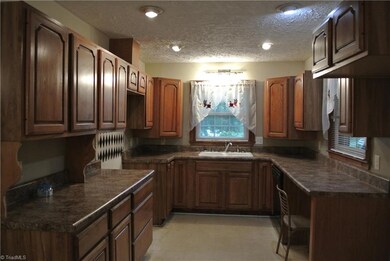 307 Clearview Dr, Asheboro, NC 27205 - photo 4