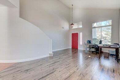 2451 W Indigo Dr-8