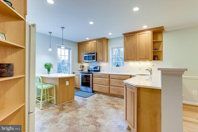 2428 Falls Place Ct, Falls Church, VA 22043 - photo 6