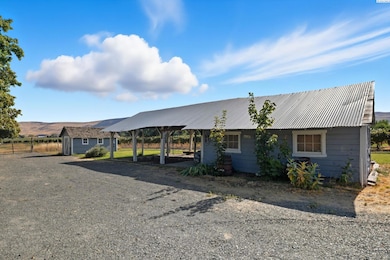 10901 N Pioneer Rd, Prosser, WA 99350 - photo 7