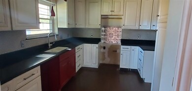 902 E 11th St, Cushing, OK 74023 - photo 5