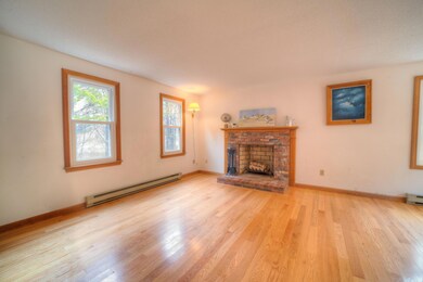 LIVING ROOM.2