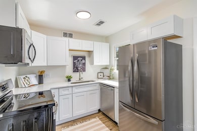 1723 Monterey Ct, Cincinnati, OH 45223 - photo 5