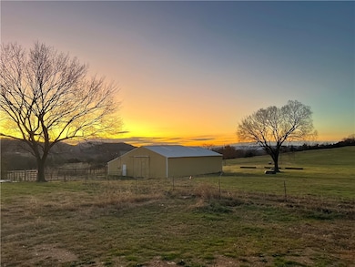 1301 Eastview Dr, Berryville, AR 72616 - photo 2