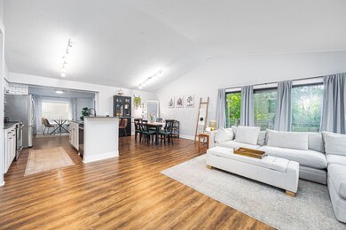 7-web-or-mls-3008 Heatherleaf Way 007