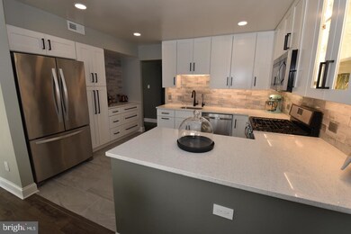 1666 Parkcrest Cir unit 100, Reston, VA 20190 - photo 3