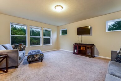 004-photo-living-room-6341423