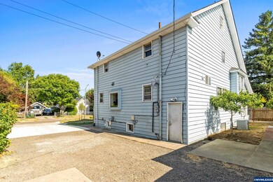 1113 E 4th St, Newberg, OR 97132 - photo 4