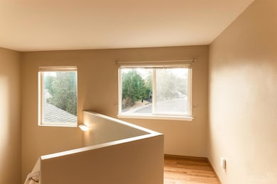 1004 NE Ross Rd, Bend, OR 97701 - photo 6