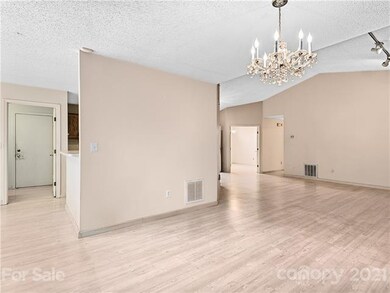 3 Gatehouse Ct, Asheville, NC 28803 - photo 4