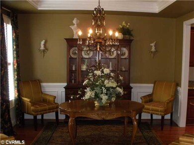 Dining Room - Ample room for hosting dinner guests
