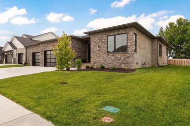 880 E Emerald Terrace, Nixa, MO 65714 - photo 2