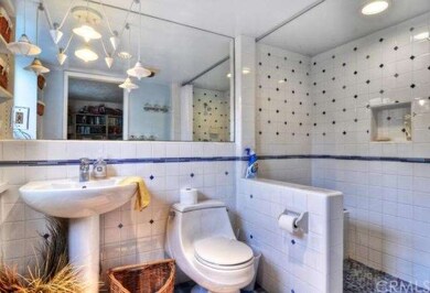 Huge downstairs shower with tile seat, updated Koh