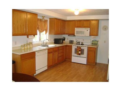 15 Longmeadow Rd, Uxbridge, MA 01569 - photo 3