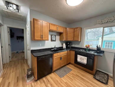 509 13th St NW, Minot, ND 58703 - photo 6