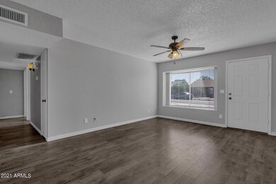 5-web-or-mls-2526-e-carmel-ave