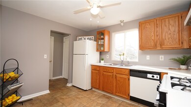 479 Providence St unit B1, Warwick, RI 02886 - photo 6