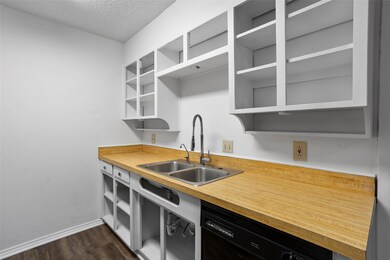 617 Hallvale Dr, Fort Worth, TX 76108 - photo 4