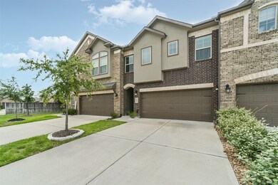 3819 Lancer Cir, Pearland, TX 77581 - photo 2