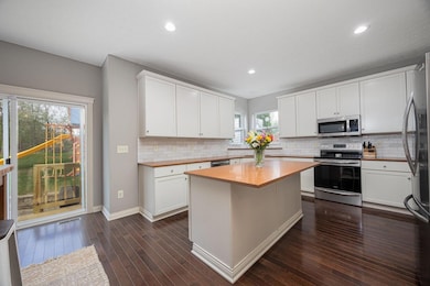 10-web-or-mls-Greg Kullman - 685 Rose Wa