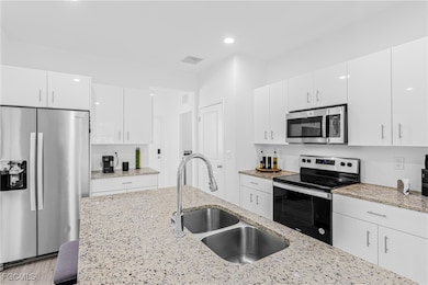 1158 E Benbow Cir, Labelle, FL 33935 - photo 6