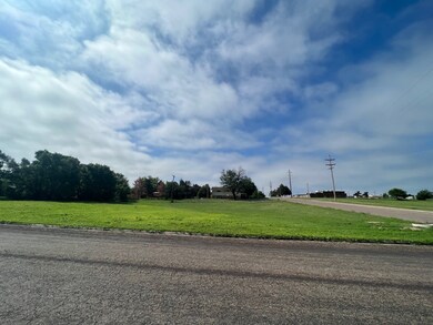 817 NW 7th St, Guymon, OK 73942 - photo 2