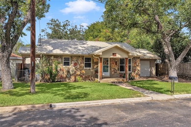 304 E Live Oak St, Burnet, TX 78611 - photo 2