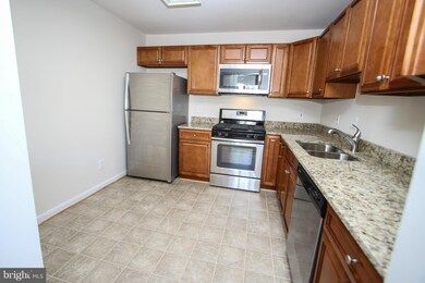 8209 Crossbrook Ct unit 201, Lorton, VA 22079 - photo 2