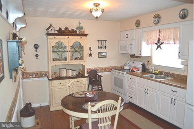 276 Miller Dr, Strasburg, VA 22657 - photo 2