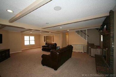 542 Meadowood Dr, Broken Arrow, OK 74011 - photo 2