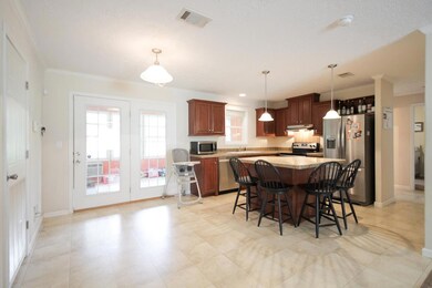 Eat In Area and Kitchen