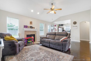 20300 E 42nd Place S, Broken Arrow, OK 74014 - photo 4