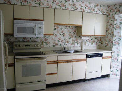 1208 Village Dr, Stroudsburg, PA 18360 - photo 5