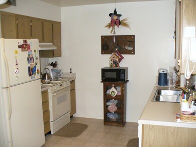 13629 N Newcastle Dr, Sun City, AZ 85351 - photo 4