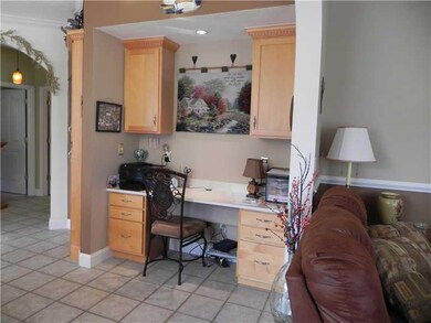 Studio/Study/Office. Built-in Computer/Work Desk A