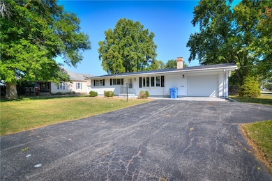 206 W Andrews St, Macon, IL 62544 - photo 4