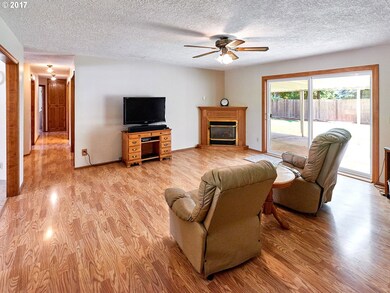 3651 7th St, Hubbard, OR 97032 - photo 3