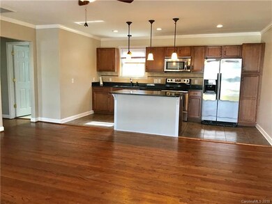 215 Maple St, Statesville, NC 28677 - photo 3