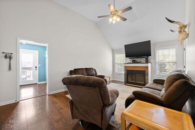 986 Trey Phillips Dr, Clarksville, TN 37042 - photo 4