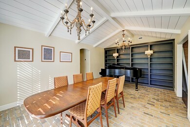 11926 Surrey Ln, Houston, TX 77024 - photo 7