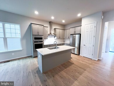 9204 Crestview Ridge Dr, Linton Hall, VA 20136 - photo 2