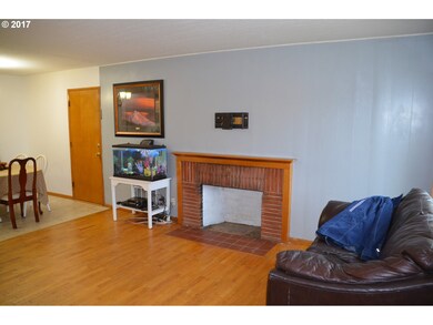 808 E 19th St, the Dalles, OR 97058 - photo 6