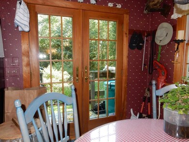 Breakfast nook overlocking the gardens